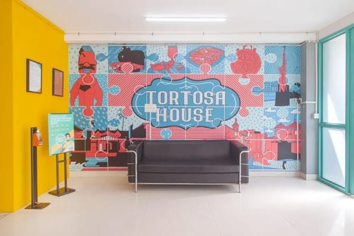 Stanza Living Tortosa House - PG in Sec 57 Gurgaon | Coliving PG | Unisex PG - Stanza Living Tortosa House - PG in Sec 57 Gurgaon | Coliving PG | Unisex PG Oyo Collection Hongkong Bazar, Golf Course Ext Rd, G-15, Sushant Lok 2, Sector 57, Gurugram, Haryana 122002, India
