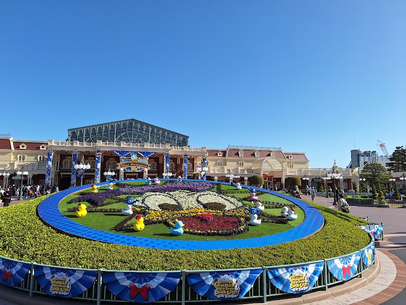 Tokyo Disneyland - Tokyo Disneyland 1-1 Maihama, Urayasu, Chiba 279-0031, Japan