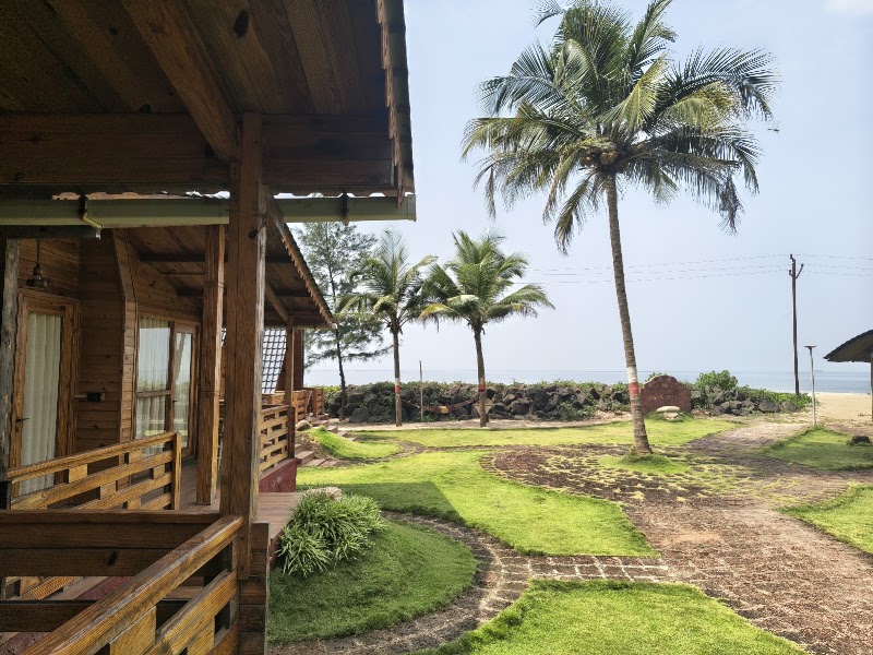 CRYSTAL WAVES WOODEN COTTAGE BEACH रिसॉर्ट, Devbag Beach - CRYSTAL WAVES WOODEN COTTAGE BEACH रिसॉर्ट, Devbag Beach, XFJV+CW5, Devbag Sangam Rd, Devbag, Maharashtra 416606, India