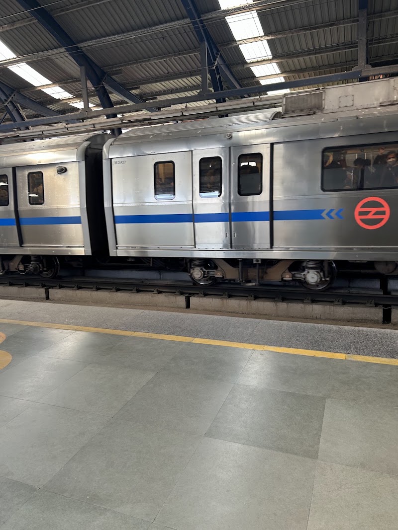 Delhi Metro - Delhi Metro Santushti Apartments, Nelson Mandela Marg, Pocket 6, Sector D, Vasant Kunj, New Delhi, Delhi 110070, India