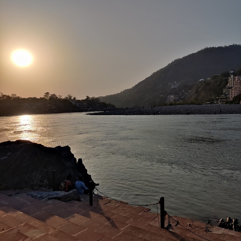 Hotel Ganga View - Hotel Ganga View in front of Rani Temple, next to the sunset ghat, Laxman Jhula, Rishikesh, Jonk, Uttarakhand 249302, India