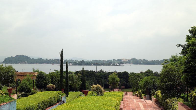 Rajiv Gandhi Garden - Rajiv Gandhi Garden HMW6+JQ7, Rani Rd, Fateh Sagar Lake, Udaipur, Rajasthan 313004, India