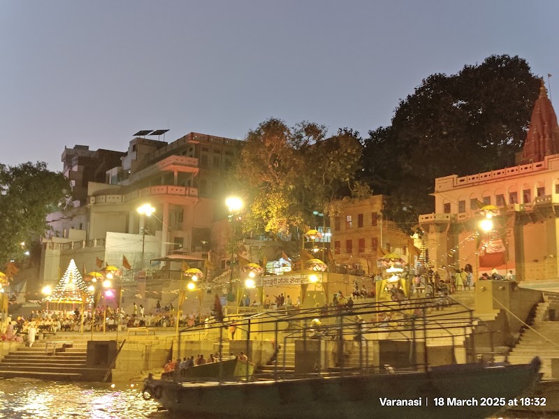 Gaay Ghat, (Varanasi) - Gaay Ghat, (Varanasi) 829C+8VF, Maidagin Xing, near Trilochar Ghat, Ghats of Varanasi, Ghasi Tola, Varanasi, Domari, Uttar Pradesh 221001, India