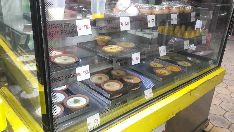 Pandara Market - Pandara Market J65H+5X2, Pandara Flats, India Gate, New Delhi, Delhi 110003, India