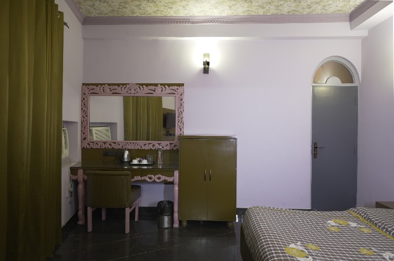 Maya Hotel & Restaurant - Maya Hotel & Restaurant, 18/184, Fatehabad Rd, Purani Mandi, Tajganj, Agra, Uttar Pradesh 282001, India