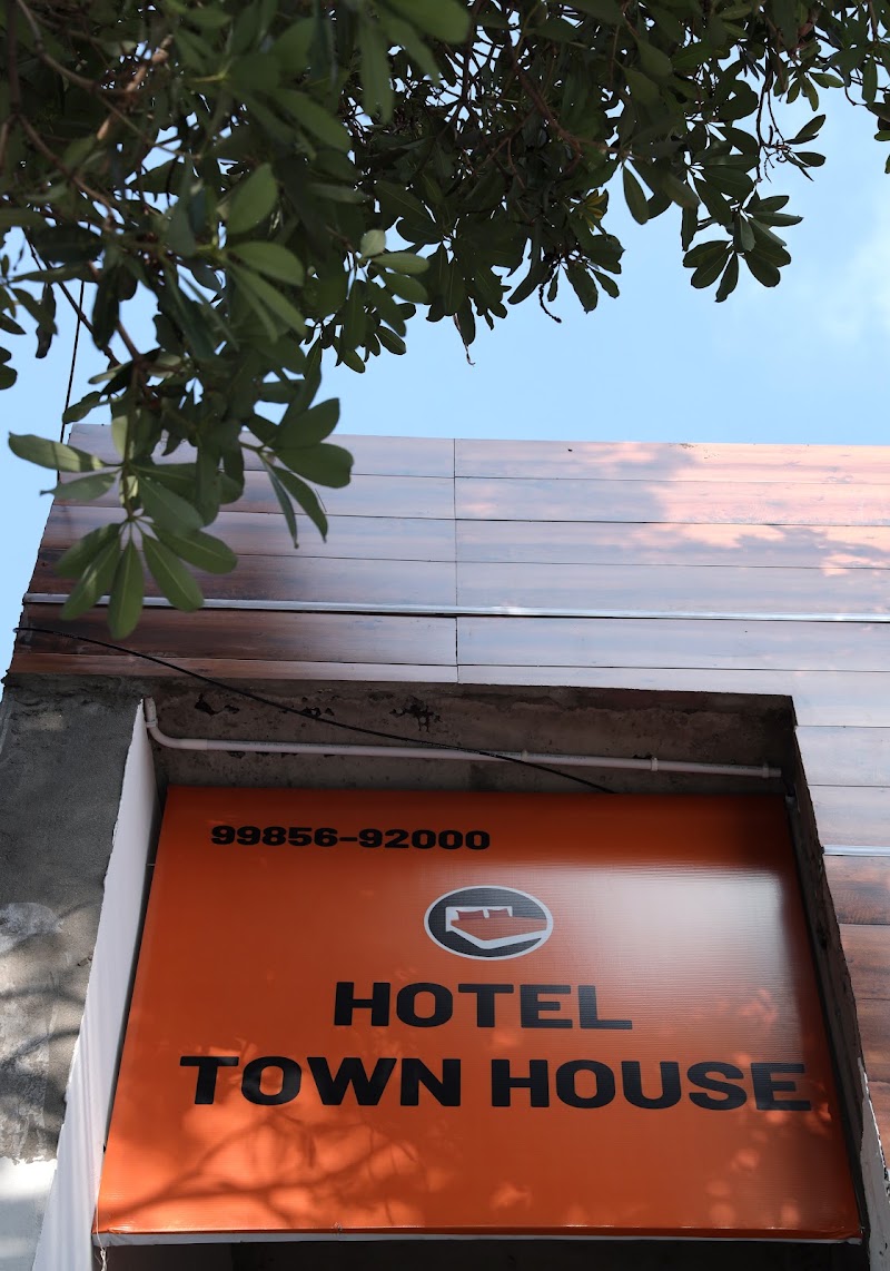 OYO Flagship Hotel Townhouse - OYO Flagship Hotel Townhouse NM 1, near SAIN DASS SCHOOL GROUND, Gopal Nagar, Jalandhar, Punjab 144008, India