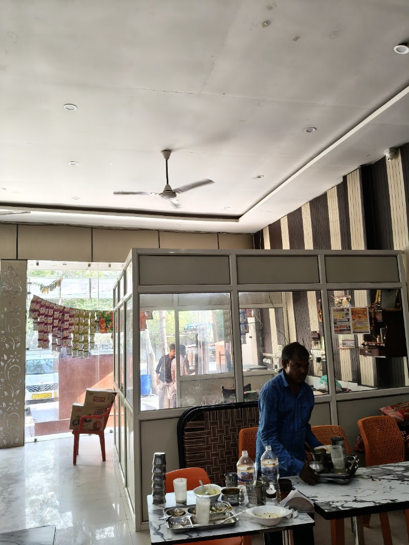 Chaudhary punjabi family dhaba - Chaudhary punjabi family dhaba HJ52+6QP, Atas Bangar, Uttar Pradesh 281504, India