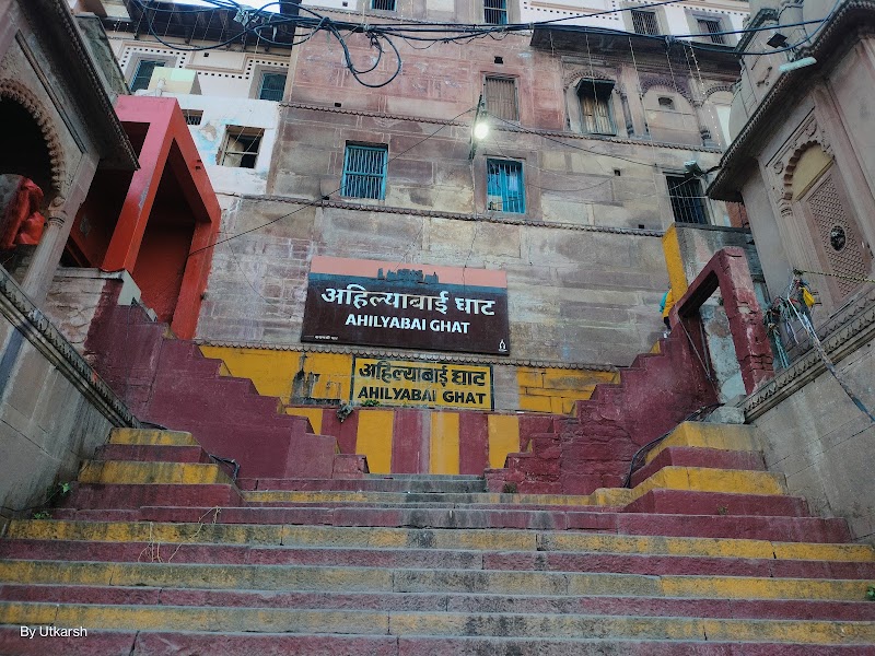 Ahilyabai Ghat - Ahilyabai Ghat 8246+C36, Dashashwamedh Ghat Rd, Ghats of Varanasi, Bangali Tola, Varanasi, Uttar Pradesh 221001, India