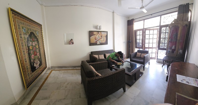 Woodpecker Apartments Hauz khas - Woodpecker Apartments Hauz khas, D1/3, Ground Floor, near SBI, Hauz Khas Market, Block D1, Hauz Khas, New Delhi, Delhi 110016, India