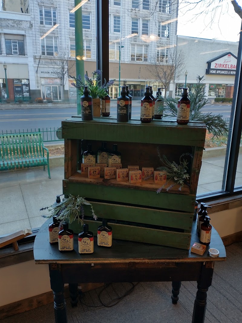 Riverfront Antiques - Riverfront Antiques, 243 5th Ave S, Clinton, IA 52732, USA