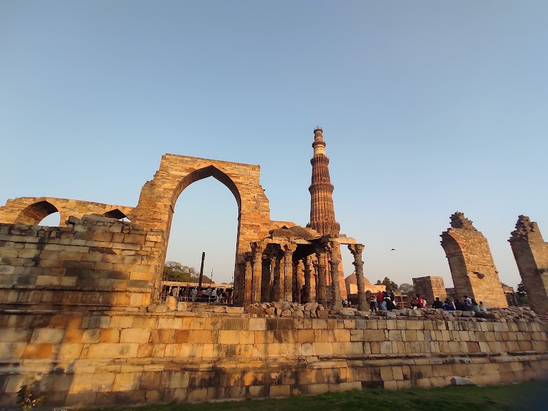 Sultan Shamsuddin Iltutmish Tomb - Sultan Shamsuddin Iltutmish Tomb Qutub Minar Complex, G5GM+3RM, Qutub Minar Complex Rd, Seth Sarai, Mehrauli, New Delhi, Delhi 110030, India