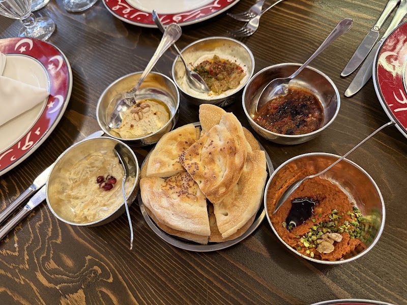Deraliye - Deraliye, Alemdar Mah. Divanyolu Cad, Alemdar, Ticarethane Sk. No: 10, 34122 Fatih/İstanbul, Türkiye