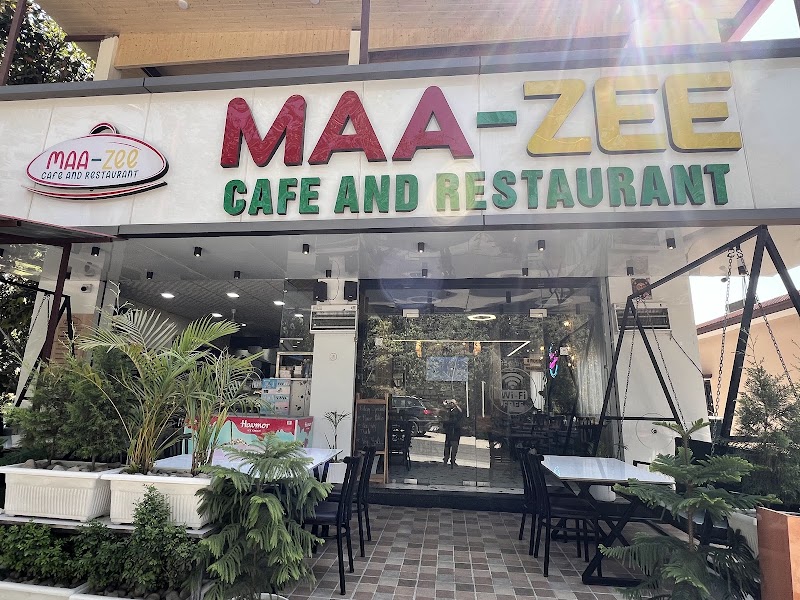 Maa Zee Cafe & Restaurant Homestay Ramnagar