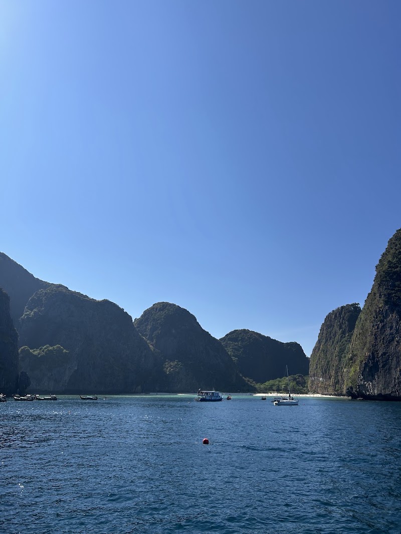 Phi Phi Barakuda Scuba - Dive Center, Diving Phi Phi Island - Phi Phi Barakuda Scuba - Dive Center, Diving Phi Phi Island PQRF+49Q, Ko Phi Phi Don, ตำบล อ่าวนาง อำเภอเมืองกระบี่ กระบี่ 81000, Thailand