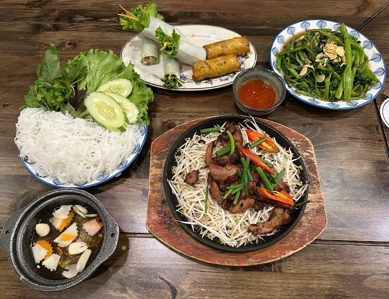 MẸT Vietnamese restaurant & Vegetarian Met 4 - MẸT Vietnamese restaurant & Vegetarian Met 4 34 P. Gia Ngư, Hàng Bạc, Hoàn Kiếm, Hà Nội, Vietnam