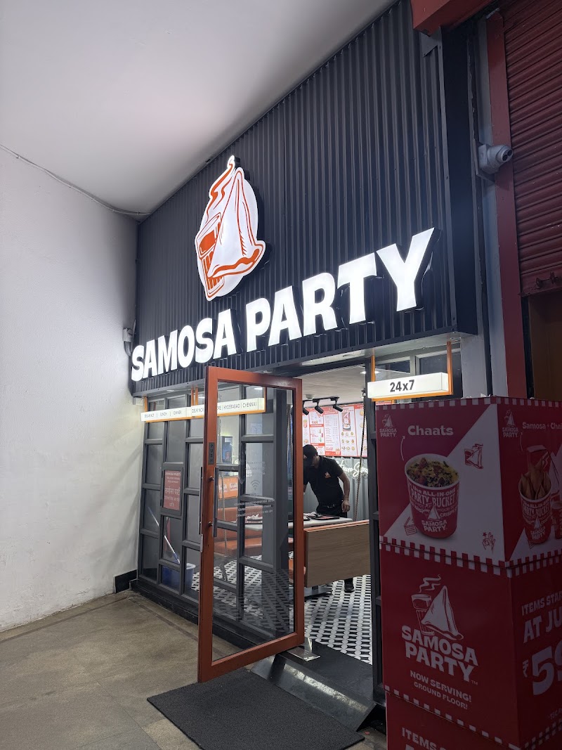 Samosa Party Golf Course Road - Samosa Party Golf Course Road Unit No, Ground floor, Central Plaza Mall, G08, Golf Course Rd, Parsvnath Exotica, DLF Phase 5, Sector 53, Gurugram, Haryana 122011, India