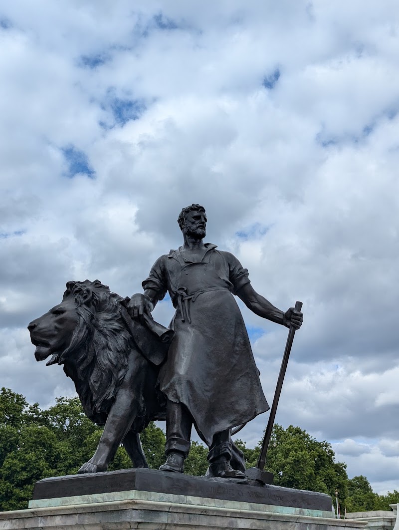 Queen Victoria Memorial - Queen Victoria Memorial London SW1A 1AA, UK