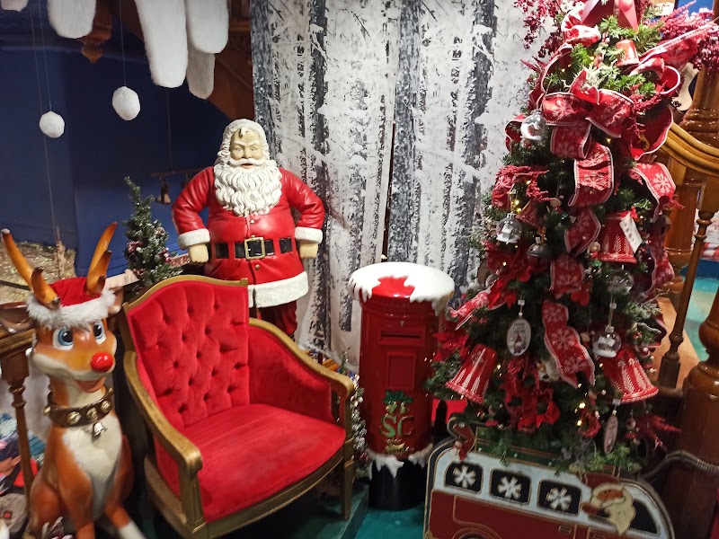 La Boutique de Noël de Québec - La Boutique de Noël de Québec, 47 Rue De Buade, Québec, QC G1R 4A2, Canada