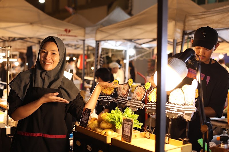 Chartered Walking Street ถนนคนเดินชาร์เตอร์ - Chartered Walking Street ถนนคนเดินชาร์เตอร์ 66 Phangnga Rd, Tambon Talat Yai, Amphoe Mueang Phuket, Chang Wat Phuket 83000, Thailand
