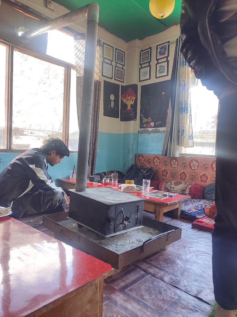 GERMAN BAKERY - GERMAN BAKERY, XCWR+63C, Pulga, Sosan, Himachal Pradesh 175105, India