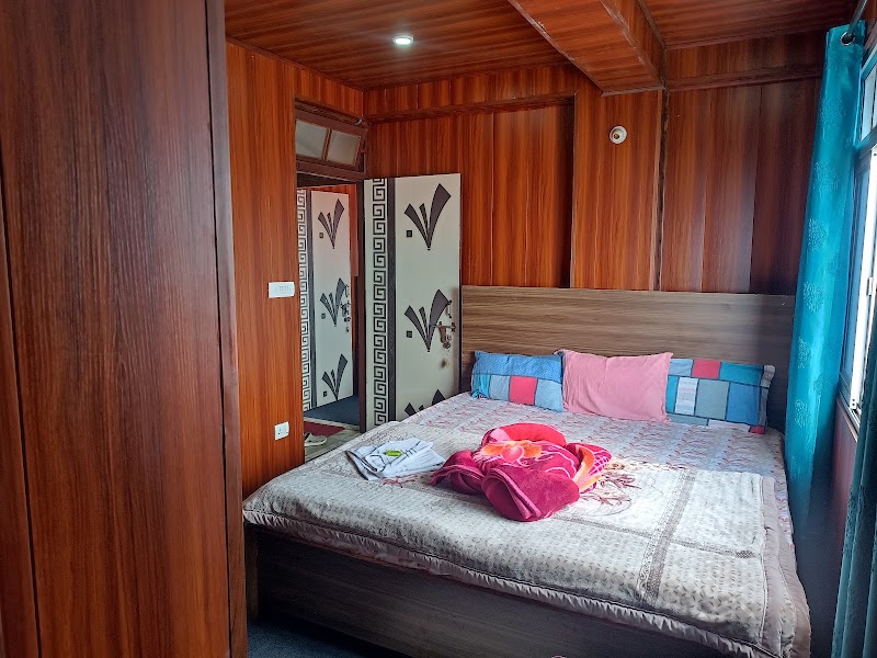 Shiv Inn Stay !! Mountain View Homestay !! Near Mall Road - Shiv Inn Stay !! Mountain View Homestay !! Near Mall Road Lower Toong Soong Rd, near Priyanka hotel, Manbari Basti, Darjeeling, West Bengal 734101, India