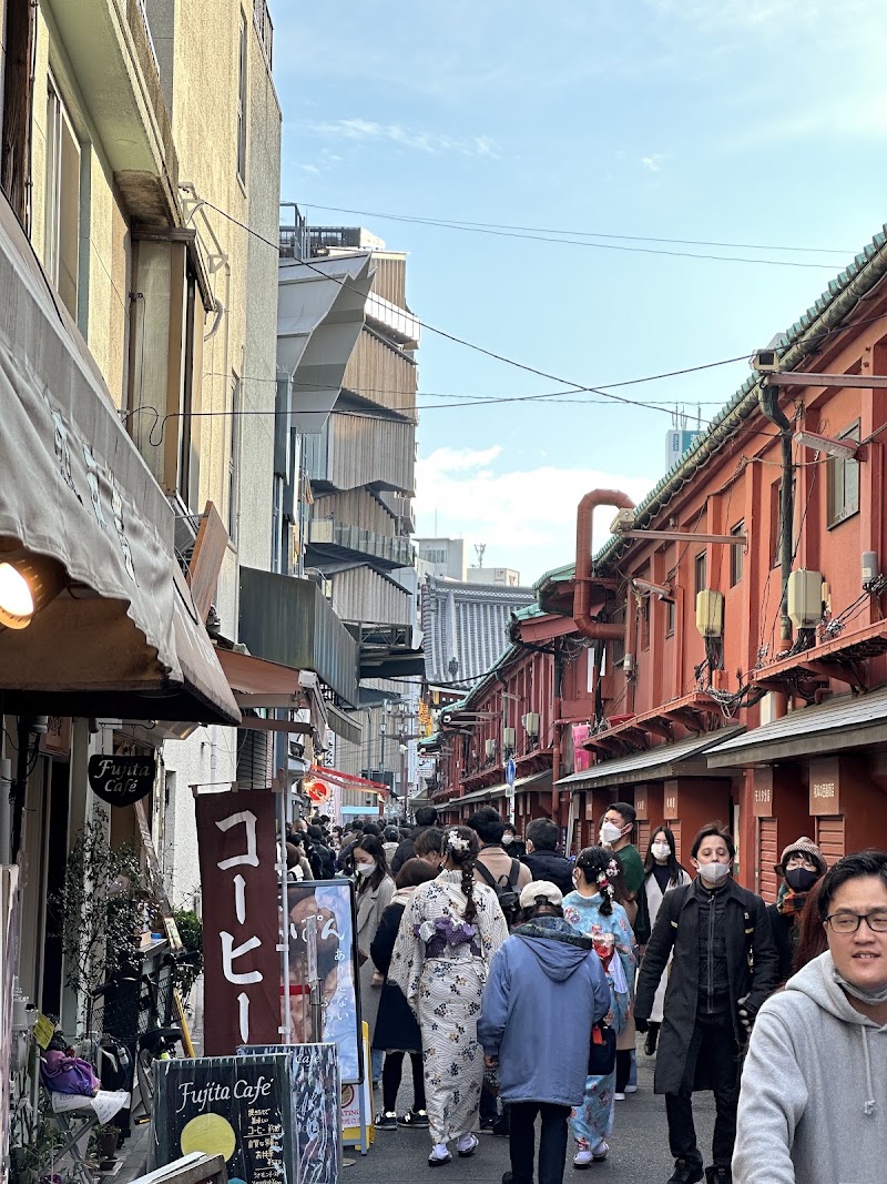 Nakamise Shopping Street - Nakamise Shopping Street 1-chōme-36-3 Asakusa, Taito City, Tokyo 111-0032, Japan