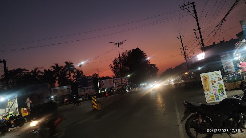 Raigarh, CG - Raigarh, CG, Hemu Kalani chowk Traffic Signal, VCR2+PM7, Chakradhar Nagar, Raigarh, Chhattisgarh 496001, India