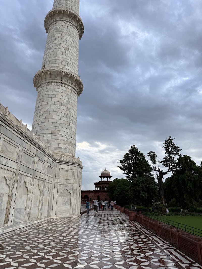 Privatetourguideagra “Historian of Eternal Love” - Privatetourguideagra “Historian of Eternal Love”, 07 GR Square, Opposite Trident Hotel, Fatehabad Road, Agra 282006, Fatehabad Rd, Tajganj, Agra, Uttar Pradesh 282001, India