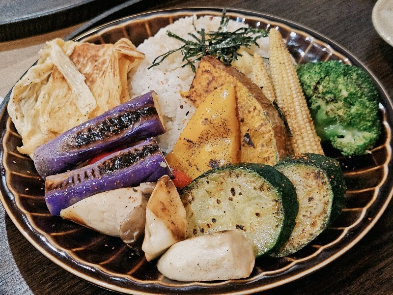 植日生手作蔬食 - 植日生手作蔬食 No. 11號, Alley 4, Lane 133, Section 4, Nanjing E Rd, Meiren Village, Songshan District, Taipei City, Taiwan 10568