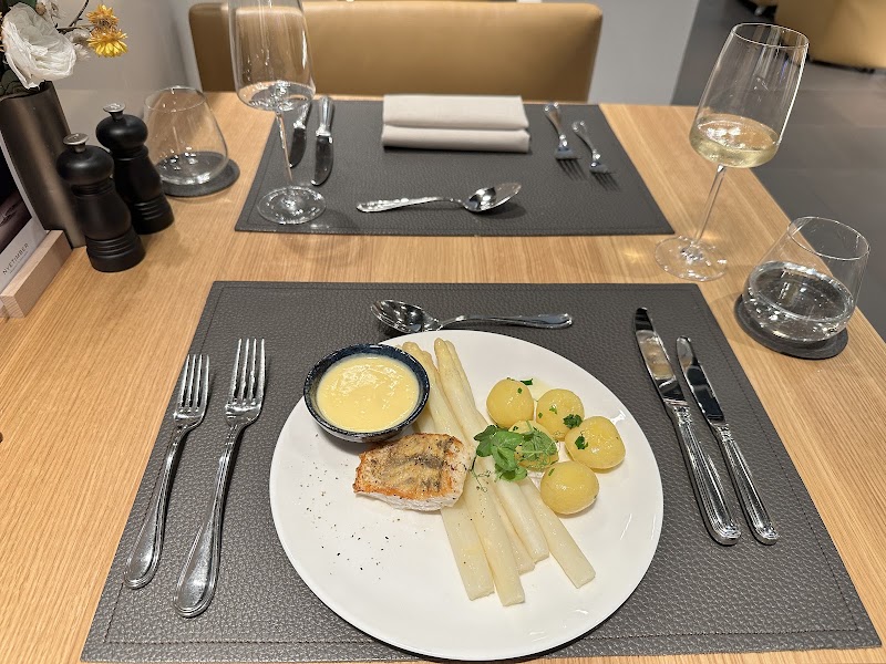 Lufthansa First Class Lounge B (Non-Schengen) - Lufthansa First Class Lounge B (Non-Schengen) Terminal 1, Departure, area B Upstairs next to, Gate B22, 60549 Frankfurt am Main, Germany