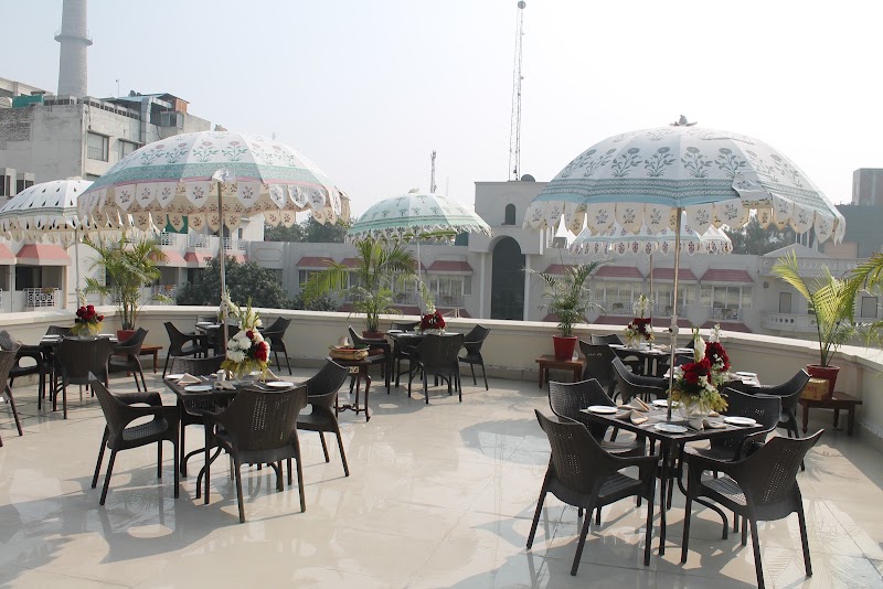 Hotel Surya, Kaiser Palace - Hotel Surya, Kaiser Palace S. 20/51, A-5, The Mall Rd, Cantonment, Varanasi, Uttar Pradesh 221002, India