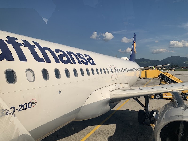 Lufthansa Aviation Center - Lufthansa Aviation Center Airportring, 60549 Frankfurt am Main, Germany