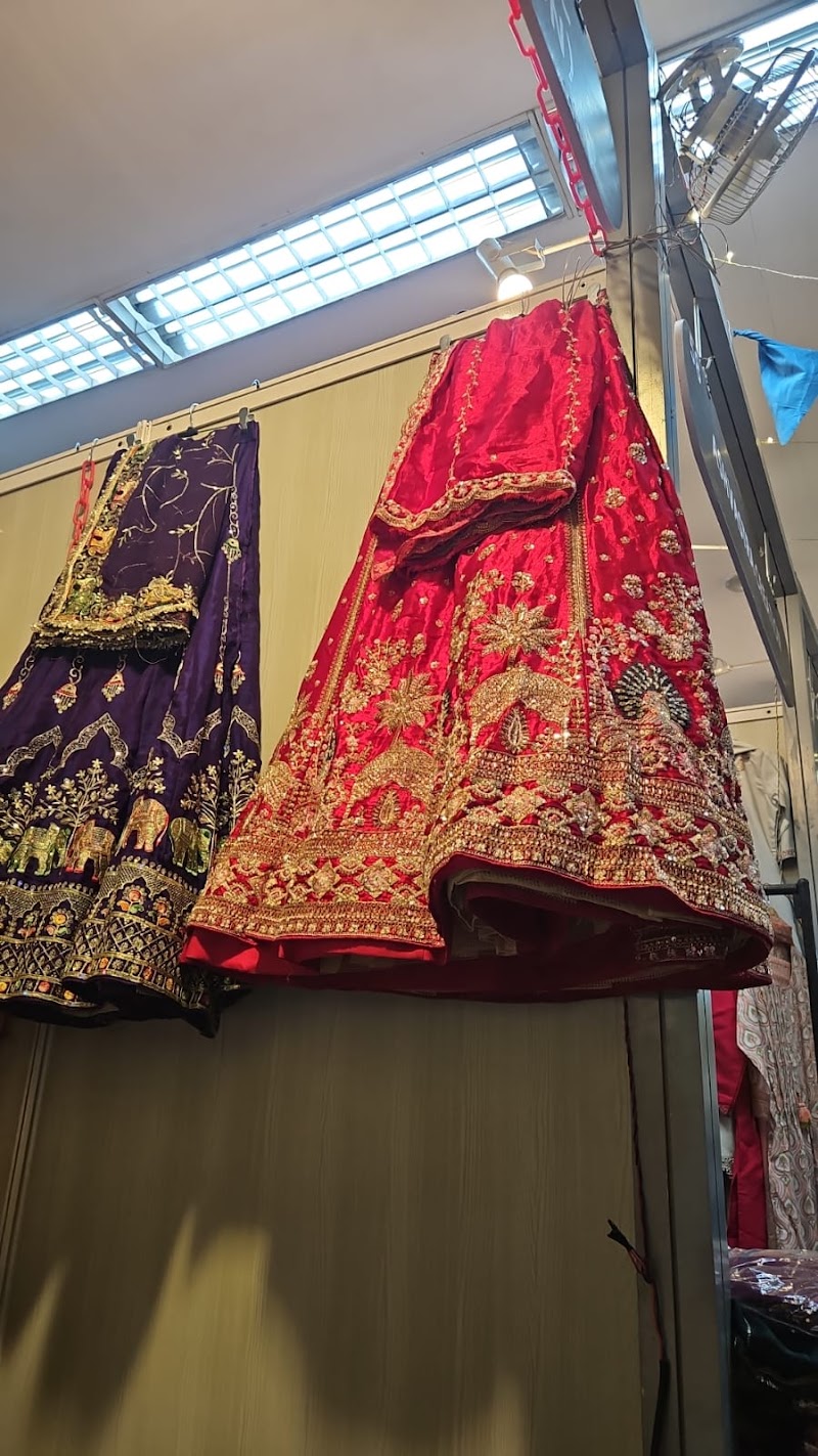 Gajalakshmi Lahenga Saree - Gajalakshmi Lahenga Saree, purohit ji ka katla, near diggi katla, Johri Bazar, Bapu Bazar, Biseswarji, Jaipur, Jaipur Nagar Nigam Area, Rajasthan 302003, India