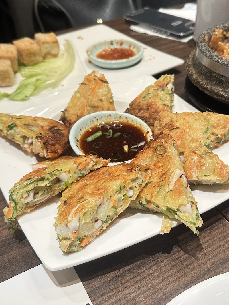 Dubu House Songshan Restaurant - Dubu House Songshan Restaurant 110, Taiwan, Taipei City, Xinyi District, Yongji Village, Songshan Rd, 11號號 2 樓