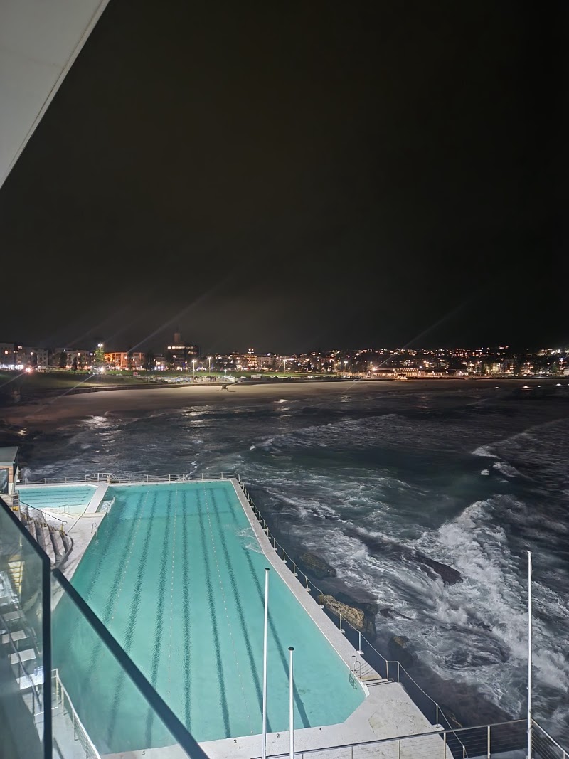 Bondi Icebergs Swimming CLUB - The Bergs Bistro - Bondi Icebergs Swimming CLUB - The Bergs Bistro 1 Notts Ave, Bondi Beach NSW 2026, Australia