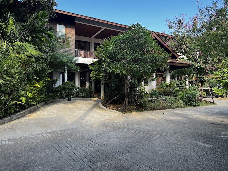 Maenam Resort