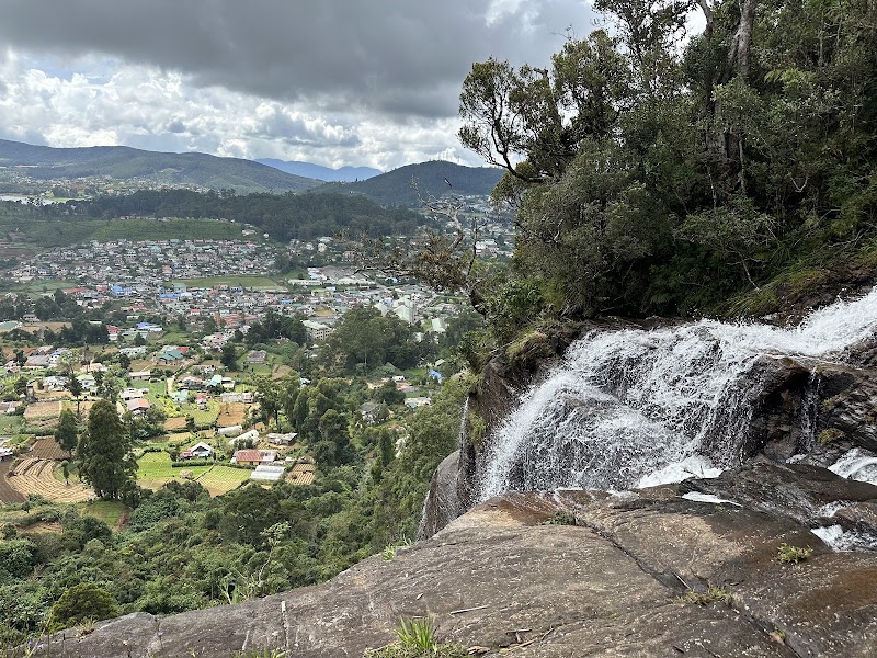 Lover's Leap Waterfall - Lover's Leap Waterfall Nuwara Eliya 22200, Sri Lanka