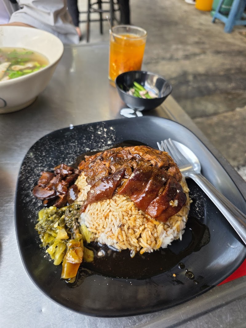 โคตรข้าวผัดผู้ใหญ่ไมค์ - โคตรข้าวผัดผู้ใหญ่ไมค์, 91 Thanon Burana Sat, Khwaeng San Chao Pho Sua, Khet Phra Nakhon, Krung Thep Maha Nakhon 10200, Thailand