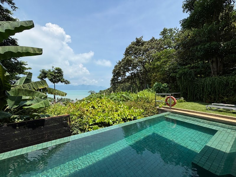 Ambong Pool Villas