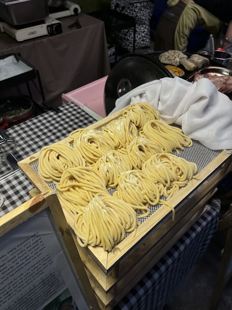 Augusta Fresh Pasta พาสต้าโรมันเส้นสด - Augusta Fresh Pasta พาสต้าโรมันเส้นสด, ตลาดนัดรถไฟ, Thanon Srinagarindra, Khwaeng Nong Bon, Khet Prawet, Krung Thep Maha Nakhon 10250, Thailand