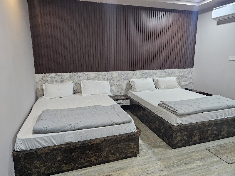 Hotel Meera Inn - Hotel Meera Inn Bhandarpuri - Padampur Rd, in front of RI OFFICE, Padmapur, Padmapur Town, Odisha 768036, India
