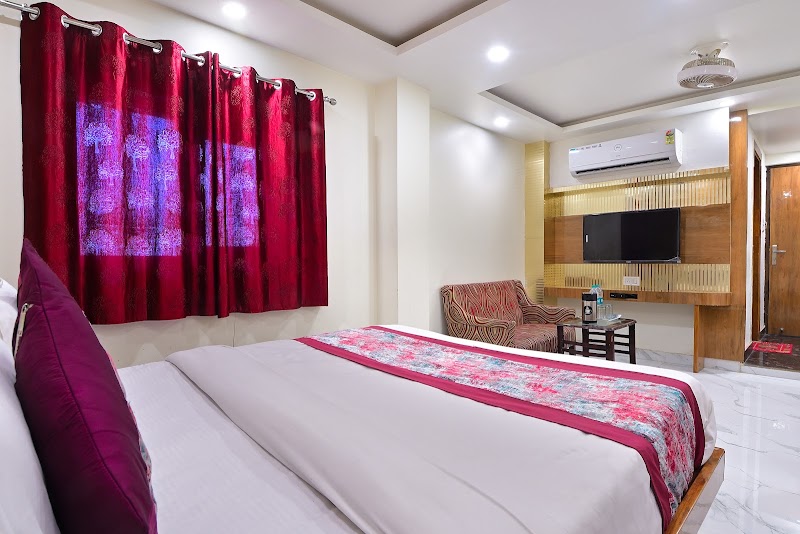 Hotel Glow Inn-3 Mins Walking From NDLS - Hotel Glow Inn-3 Mins Walking From NDLS 448, Chandi Wali Gali, Ratan Lal Market, Aram Bagh, Paharganj, New Delhi, Delhi 110055, India