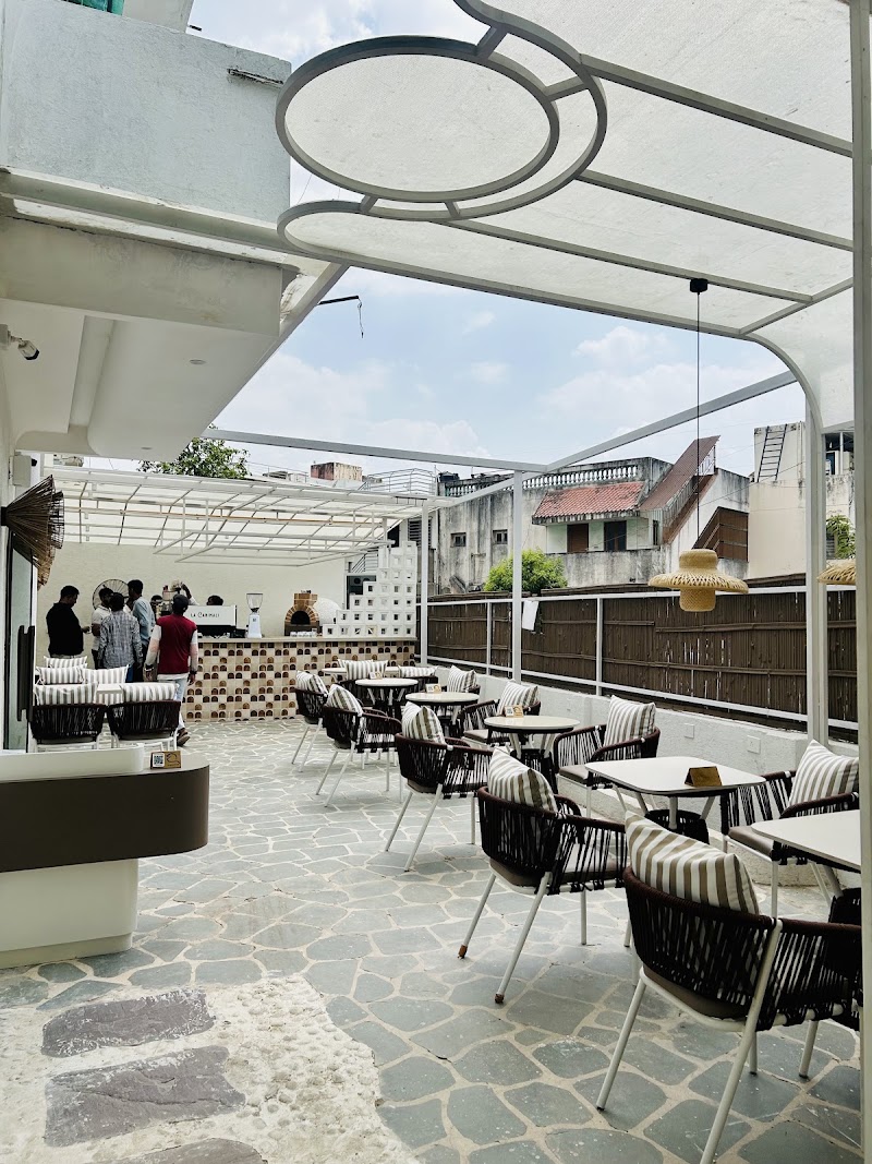 Cafe Quibble By La Quench - Cafe Quibble By La Quench Cafe Quibble By La Quench, C-2, Sonarika Apartment, IIM Rd, Panjarapole Cross Rd, Panjara Pol, Ambawadi, Ahmedabad, Gujarat 380015, India