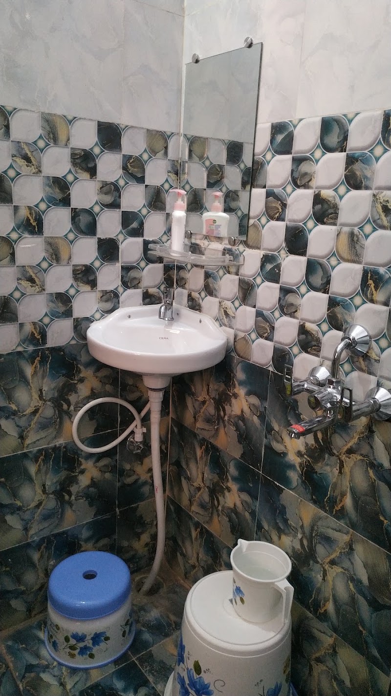 SHIVOHM INN HOMESTAY - SHIVOHM INN HOMESTAY, A Agustkunda, D36/ 124, Dashashwamedh Ghat Rd, Bangali Tola, Varanasi, Uttar Pradesh 221001, India