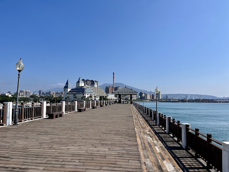 淡水漁人碼頭觀景平台 - 淡水漁人碼頭觀景平台, No. 199號, Guanhai Rd, Shalun Village, Tamsui District, New Taipei City, Taiwan 251