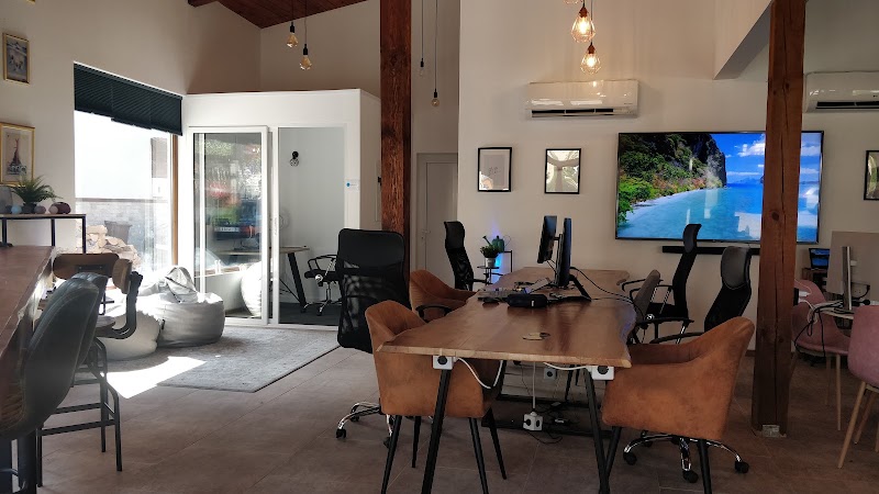 Altspace Coworking Bansko - Central - Altspace Coworking Bansko - Central кв. Новия град, ul. "Edelvays" 6, 2770 Bansko, Bulgaria
