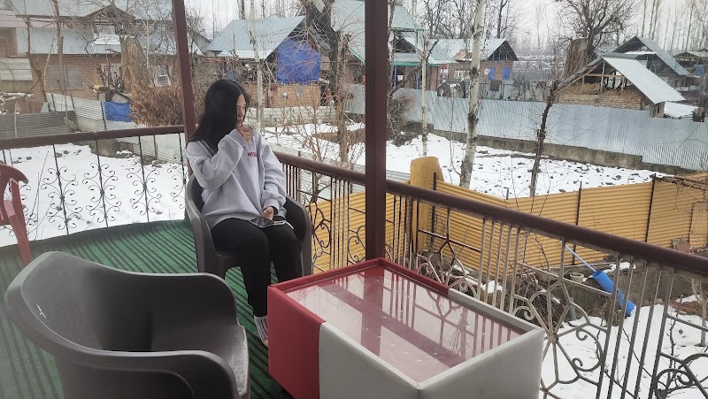 Gulmarg Gulsitara Resorts - Gulmarg Gulsitara Resorts Srinagar - Gulmarg Rd, Ward 7, Kunzer, Gulmarg, 193404