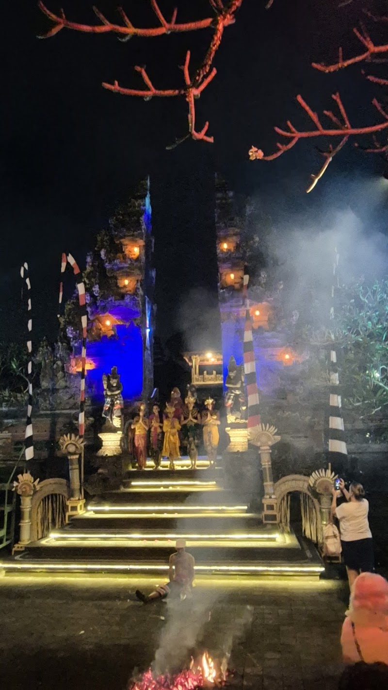 Kecak & Fire Dance at Pura Puseh Ubud - Kecak & Fire Dance at Pura Puseh Ubud, Jl. Suweta No.32, Ubud, Kecamatan Ubud, Kabupaten Gianyar, Bali 80571, Indonesia