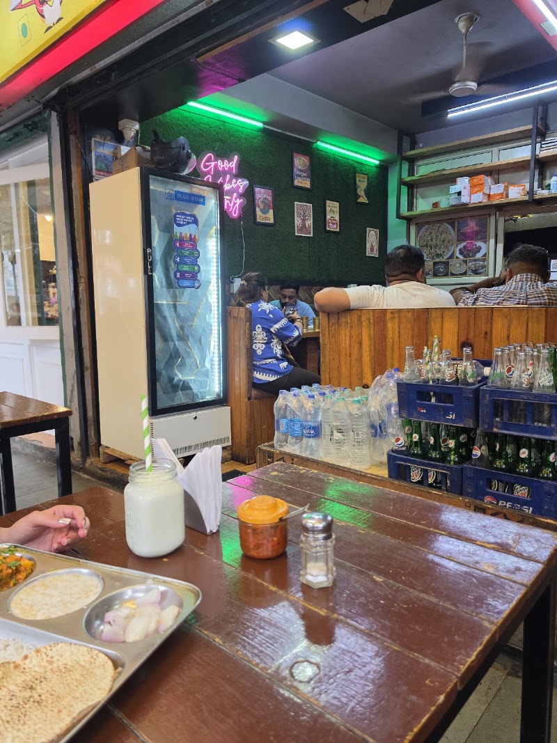 Hungry Bird's Pure Vegetarian Food - Hungry Bird's Pure Vegetarian Food Main Square, Dharamkot Rd, McLeod Ganj, Dharamshala, Himachal Pradesh 176215, India
