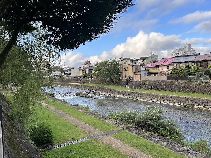 Miyagawa River - Miyagawa River, 1 Chome Oshinmachi, Takayama, Gifu 506-0851, Japan